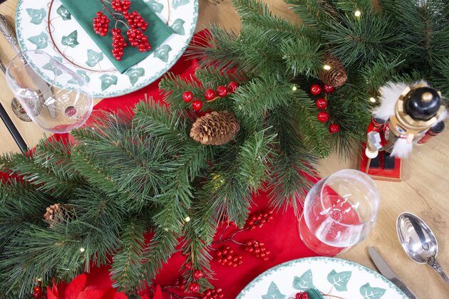 Everyday Pine Cone & Berry Garland 274cm 50led - image 2