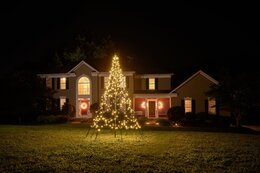 Fairybell kerstverlichting kerstboom buiten met vlaggenmast 300CM hoog (480 LED-lampjes in warmwitte kleur) - afbeelding 1
